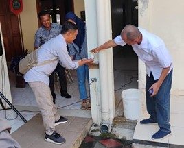 Pada acara pembentukan Kelompok DIsabilitas Desa (KDD) yang diselenggarakan di Kalurahan Ngalang, para peserta juga ikut memperingati dan mempraktikkan langkah-langkah cuci tangan dengan sabun yang benar bersama-sama.